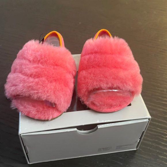 UGG slippers - Picture 1 of 6
